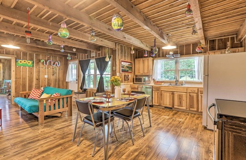 Albany Cabin | Quaint Lake Cumberland Area Cabin - 4 Miles from Water Fun!