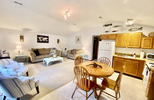 Monticello House | Tranquil Lake Cumberland Retreat with Pool & Breakfast!