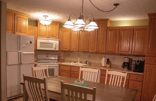 Bronston Condo | Unwind at Woodson Bend Resort by Lake Cumberland