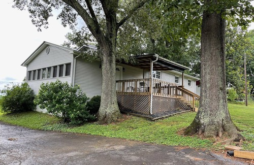 Jamestown House | Pet-Friendly Retreat Near Lake Cumberland & Jamestown Dock