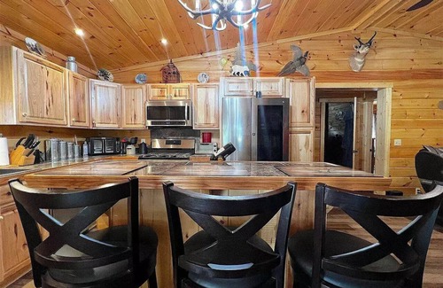 Russell Springs Cabin | Idyllic Lake Cumberland Cabin with Quick Lake Access