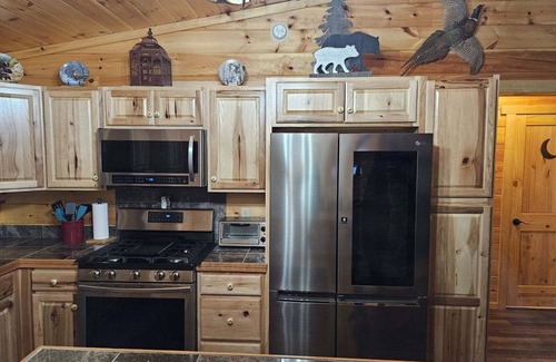 Russell Springs Cabin | Idyllic Lake Cumberland Cabin with Quick Lake Access