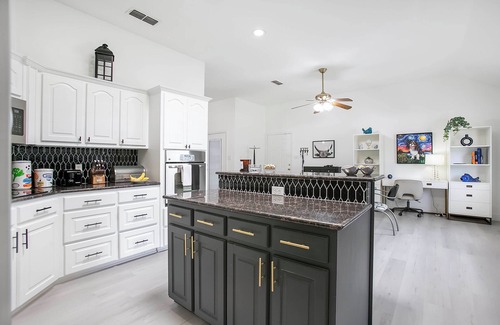 Lake Dallas House | Lake Dallas Oasis, Beautiful Modern Home with Pool
