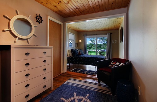 Delavan Lake Cottage | Lakefront Cottage Retreat with Pier and Scenic Lake Views
