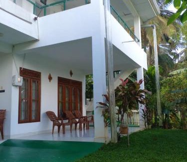 Dambulla House | Pet-Friendly Lake Edge Dambulla - Guest Rated 10/10