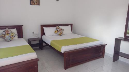 Anuradhapura Resort | Discover Lake Edge Resort: Family Friendly with Breakfast