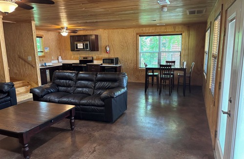 Frisco House | Lake Escape - 20 Person Bunkhouse