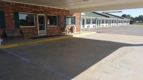 Checotah Hotel | Lake Eufaula Inn & Suites