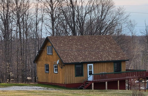 Germfask Ski Chalet | Lakefront 4-Bedroom Cabin Near UP Attractions - Grandview Cabins