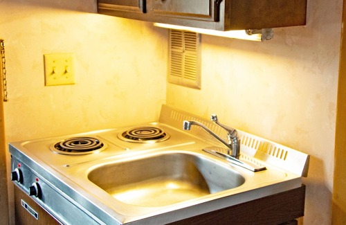 Copper Harbor Condo | Relaxing Retreat at Lake Fanny Hooe Resort with Balcony
