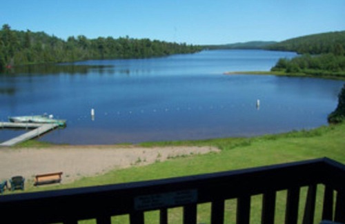 Copper Harbor Condo | Relaxing Retreat at Lake Fanny Hooe Resort with Balcony