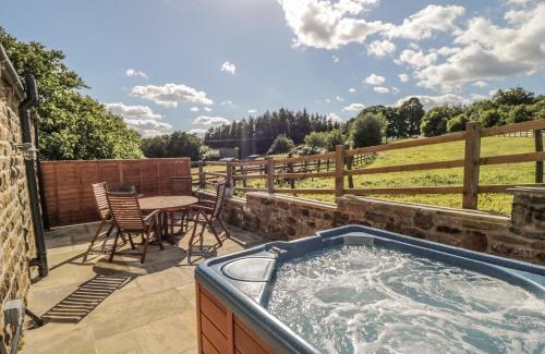 Grantley House | Experience Lake Farm Cottage: Rated 9/10 by Guests