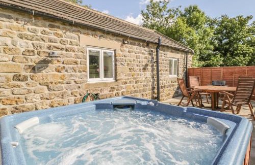 Grantley House | Experience Lake Farm Cottage: Rated 9/10 by Guests
