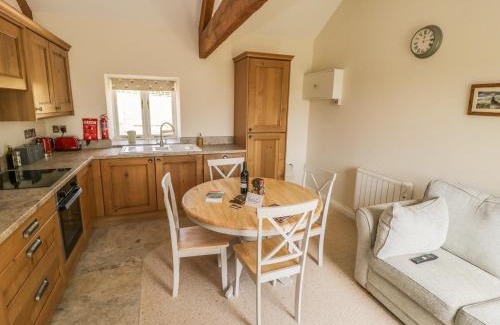 Grantley House | Experience Lake Farm Cottage: Rated 9/10 by Guests