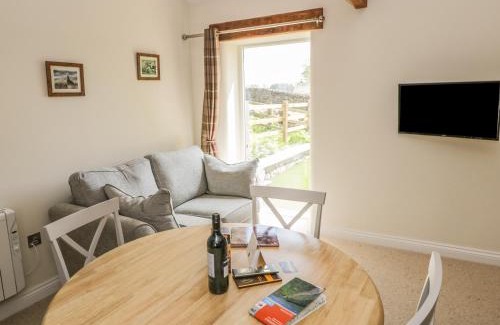 Grantley House | Experience Lake Farm Cottage: Rated 9/10 by Guests