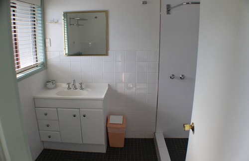 Forbes Hotel | Relax at Lake Forbes Motel with Pool and Breakfast Included