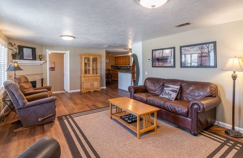 Yantis House | Lake Fork Inn – 1/3 Mile from Boat Ramp and Park.