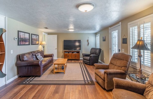Yantis House | Lake Fork Inn – 1/3 Mile from Boat Ramp and Park.