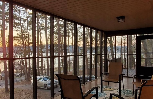 Cedar Bluff House | Lake Front 3BR/3BA House with Private Dock & Pool
