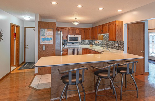 St. Marys House | Exquisite Lakefront Retreat with Pool & Boat Docks