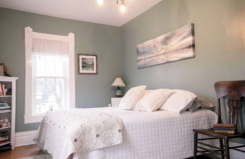 Hartville Hotel | LAKE FRONT beautiful 18th century restored home, modern amenities PRIME LOCATION