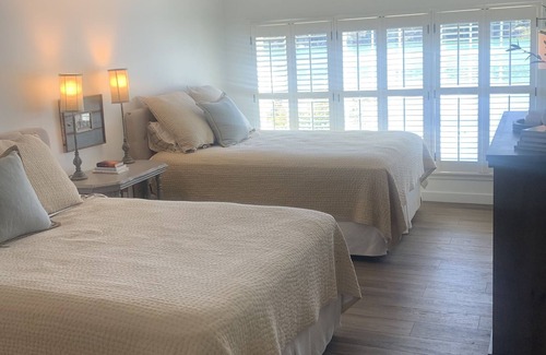 Coosa County House | LAKE FRONT bungalow. Perfect for a fun family getaway or a romantic weekend!