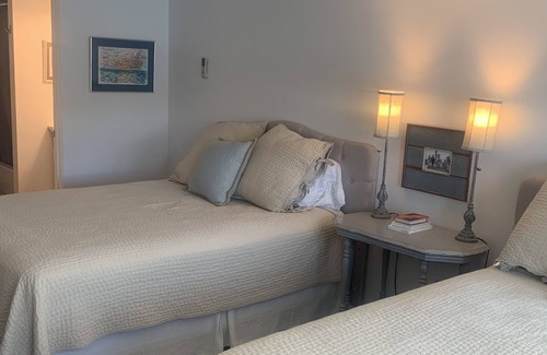 Coosa County House | LAKE FRONT bungalow. Perfect for a fun family getaway or a romantic weekend!