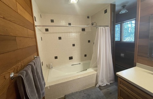 Whitefish Cottage | Relaxing Lake Front Cabin on Beautiful Whitefish Lake