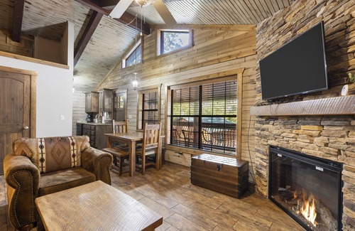 Indian Point Cabin | Relaxing Lake Front Cabin on Indian Point with Hot Tub