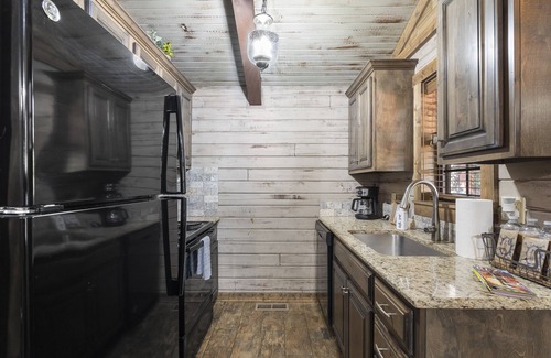 Indian Point Cabin | Relaxing Lake Front Cabin on Indian Point with Hot Tub
