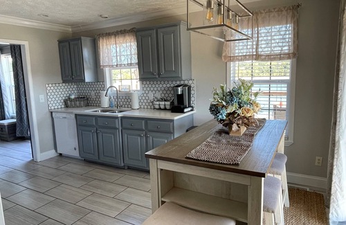Dandridge House | Family-Friendly Lakefront Cabin with Spa & Ocean Views