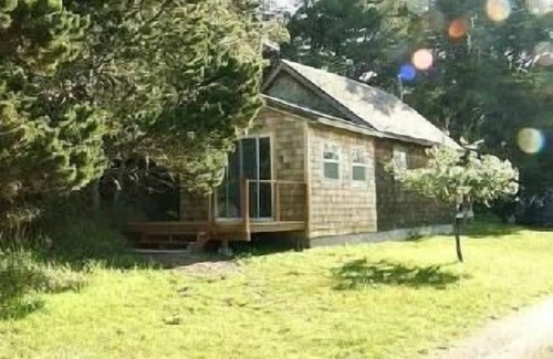 Port Orford House | Cozy Lakefront Cabin Near Beach with Ocean Views