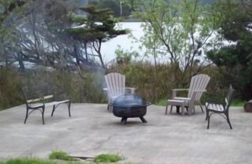 Port Orford House | Cozy Lakefront Cabin Near Beach with Ocean Views