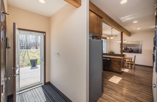 Westerose Cabin | Tranquil Lakefront Cabin with Hot Tub near Pigeon Lake
