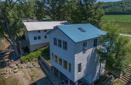 St. Albans Cabin | Lake Front Cabin with Breathtaking Sunsets & Pool Access