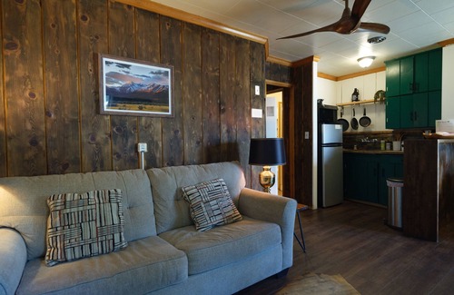 June Lake Cabin | Beautiful Lake Front Cabins with Ocean View and Breakfast