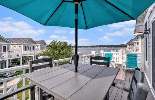 Saugatuck House | Inviting Lakefront Condo with Pool Near Saugatuck Downtown