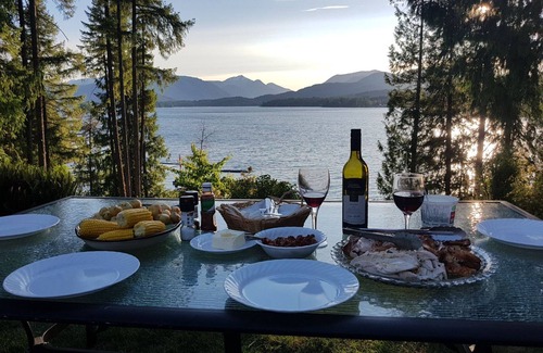 Port Alberni House | Cozy Lakefront Cottage with Spa and Ocean Views
