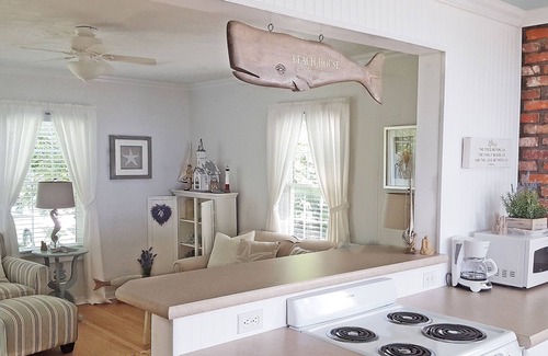 Vermilion House | Lake Front Cottage with Balcony and Scenic Ocean Views