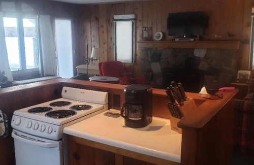 Pellston Cottage | Lake Front Cottage Retreat Near Petoskey & Mackinaw