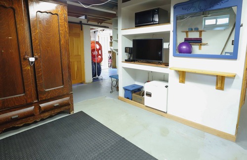 Ashburnham House | LAKE FRONT: Cozy 4-bedroom lake CAMP with WiFi and an outdoor firepit!