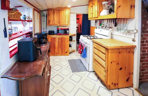 Ashburnham House | LAKE FRONT: Cozy 4-bedroom lake CAMP with WiFi and an outdoor firepit!