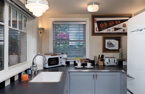 Lake Oswego House | Discover Lake Front Fun at The Little Cottage on West Bay