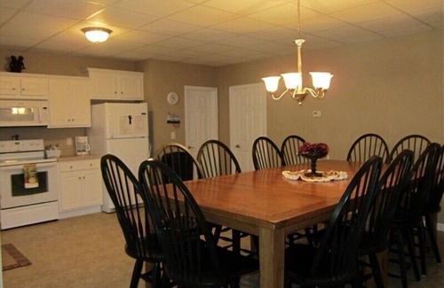 Seneca House | Serene Lake Front Hartwell House Near Clemson with Pool