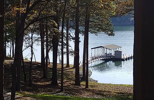 Seneca House | Serene Lake Front Hartwell House Near Clemson with Pool