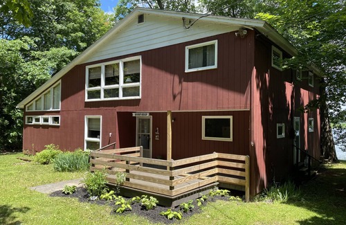 Sackets Harbor Cottage | Picturesque Lake Front Hotel in Historic Sackets Harbor