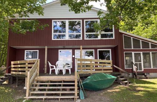 Sackets Harbor Cottage | Picturesque Lake Front Hotel in Historic Sackets Harbor