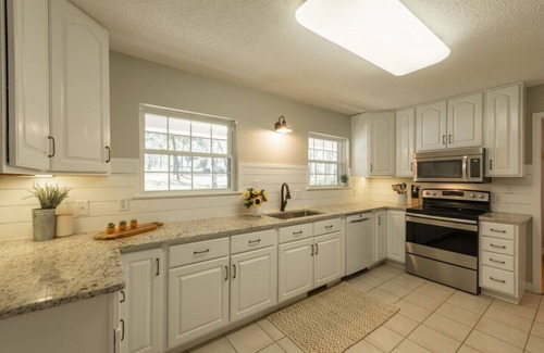 Middle Valley House | Lake Front Home at Chester Frost Park with Complimentary Kayaks