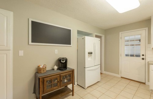 Middle Valley House | Lake Front Home at Chester Frost Park with Complimentary Kayaks