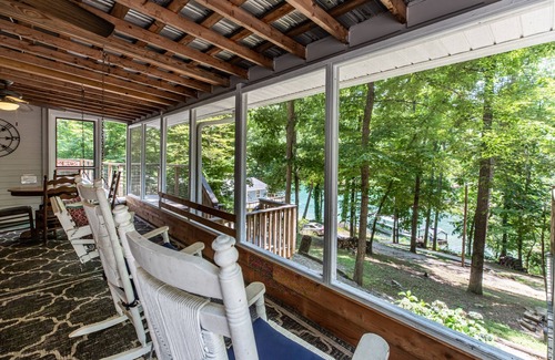Rocky Top House | Idyllic Lake Front Home on Norris Lake with Dock & Pool